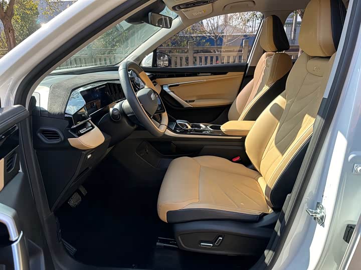 Фото 6 - Geely Atlas L