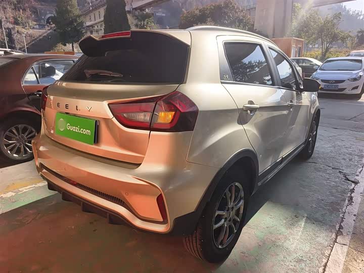 Фото 7 - Geely Vision X3