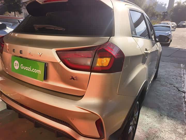 Фото 8 - Geely Vision X3