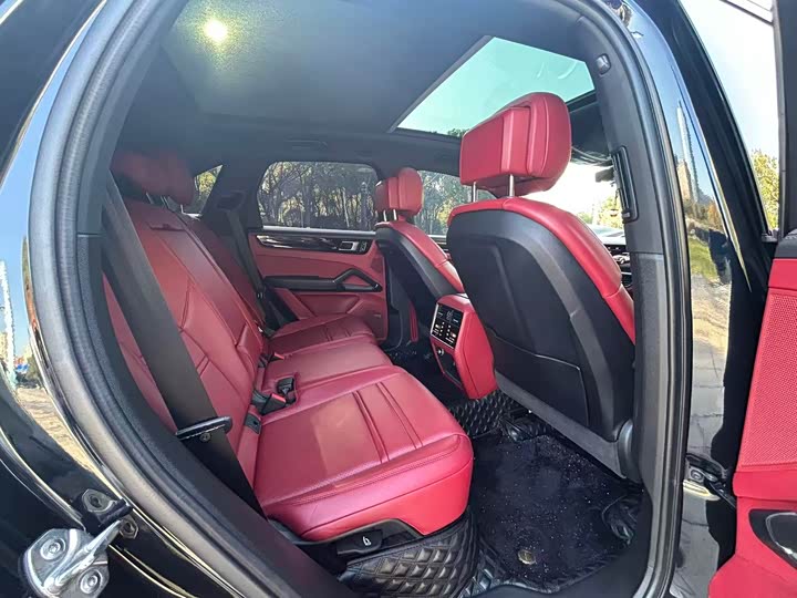 Фото 9 - Porsche Cayenne