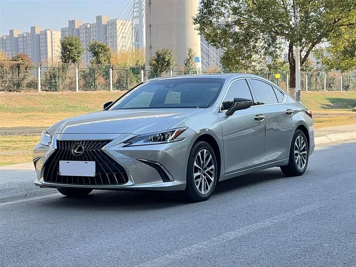 Фото 2 - Lexus ES