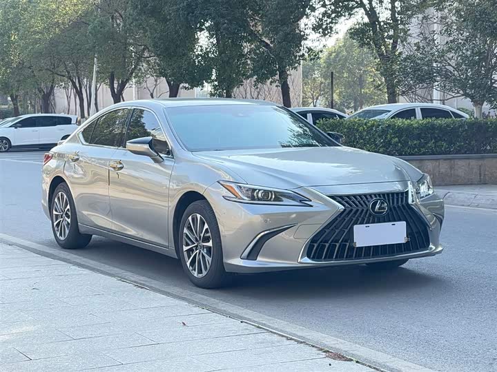 Фото 4 - Lexus ES