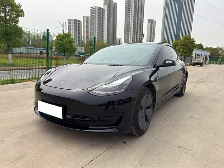 Фото 1 - Tesla Model 3