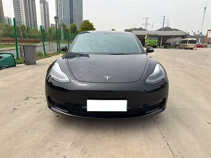 Фото 2 - Tesla Model 3