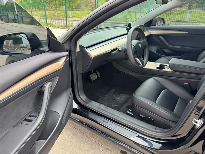 Фото 5 - Tesla Model 3