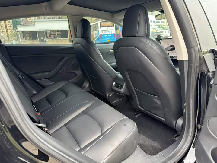 Фото 7 - Tesla Model 3