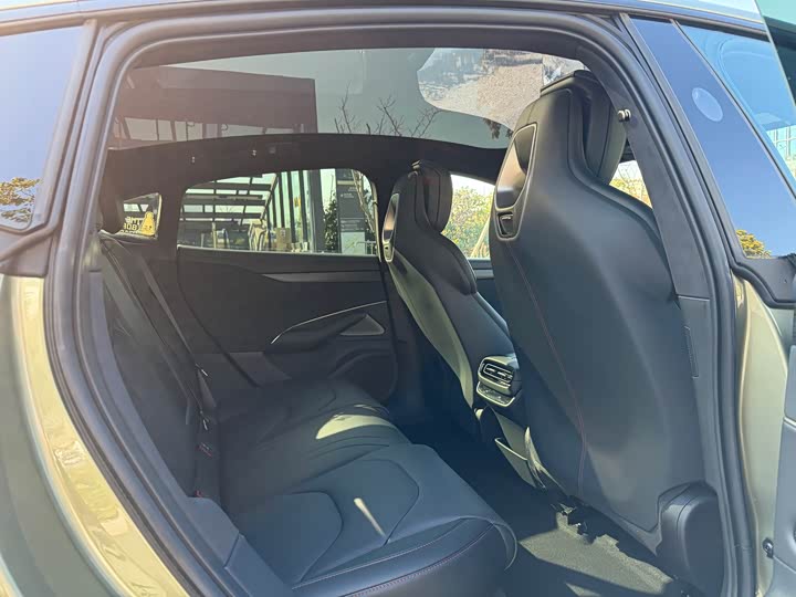 Фото 6 - Xiaomi SU7