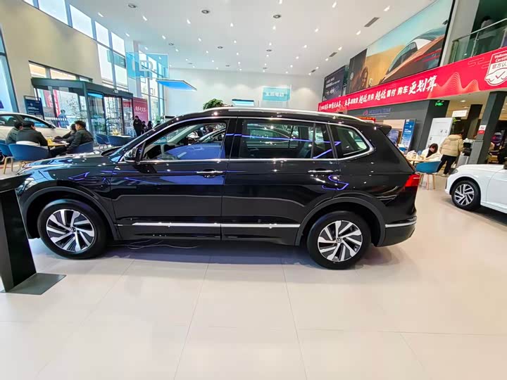Фото 3 - Volkswagen Tiguan L Hybrid
