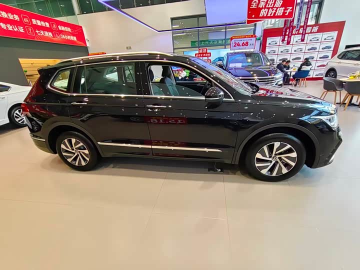 Фото 4 - Volkswagen Tiguan L Hybrid