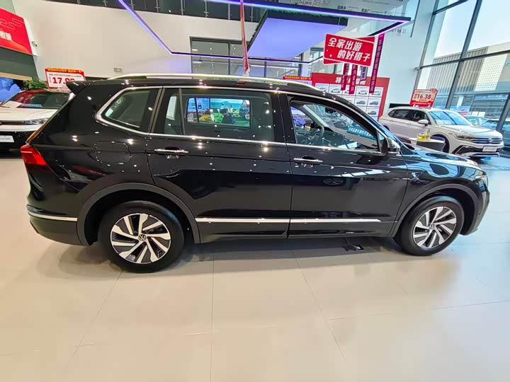 Фото 7 - Volkswagen Tiguan L Hybrid