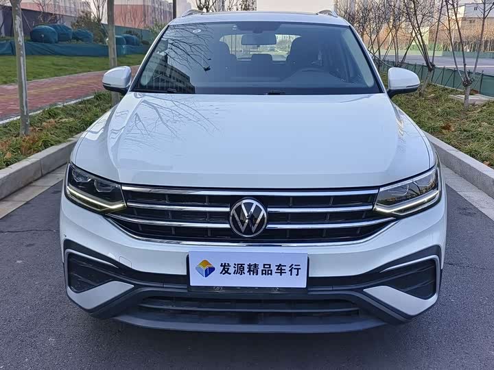 Фото 2 - Volkswagen Tiguan L Pro
