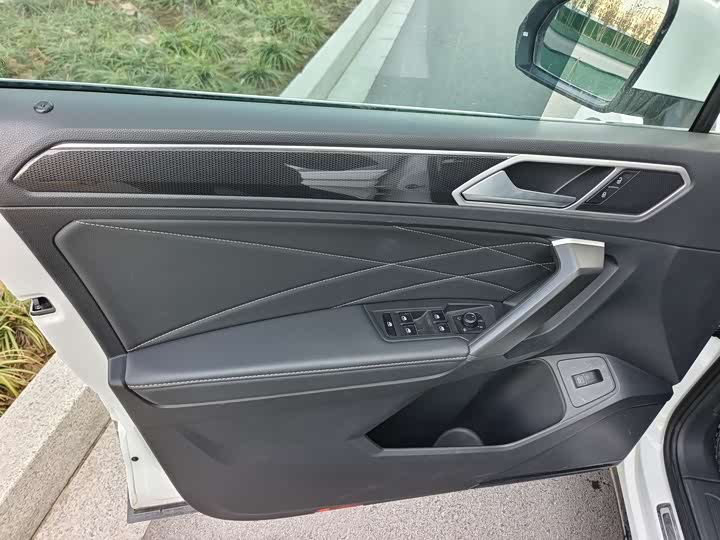 Фото 5 - Volkswagen Tiguan L Pro