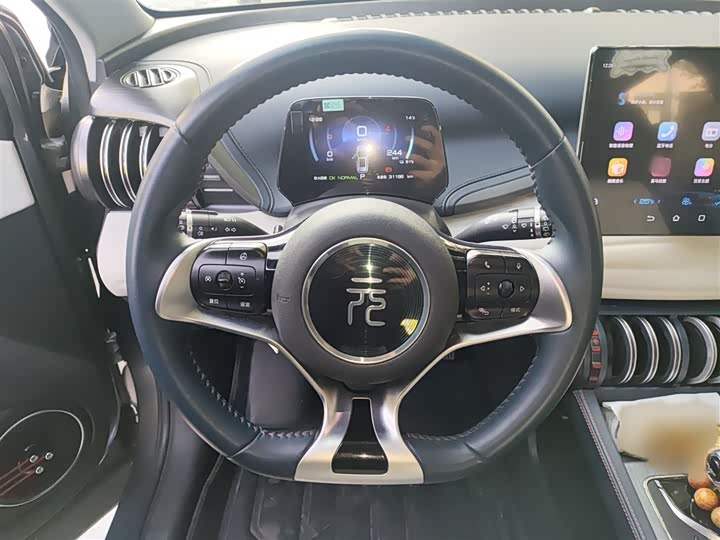 Фото 3 - BYD Yuan Plus