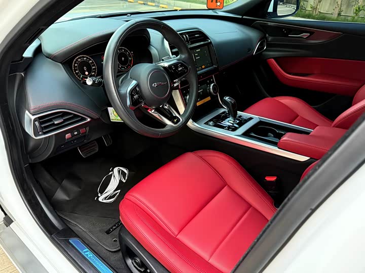 Фото 5 - Jaguar XE L