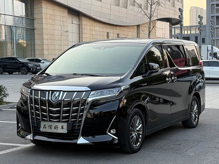 Фото 1 - Toyota Alphard