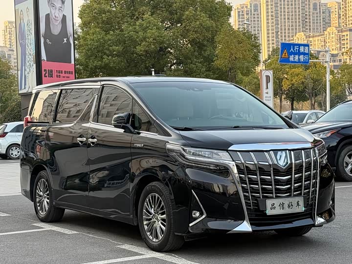 Фото 3 - Toyota Alphard