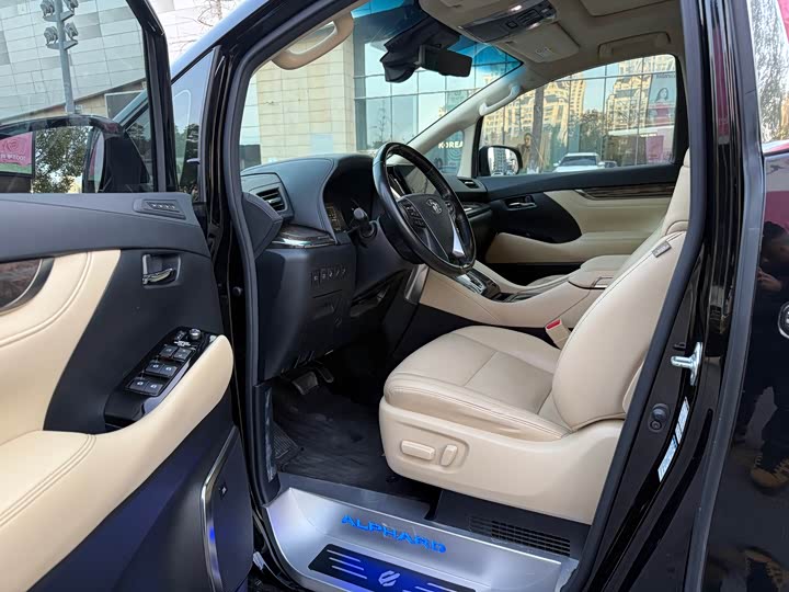 Фото 7 - Toyota Alphard