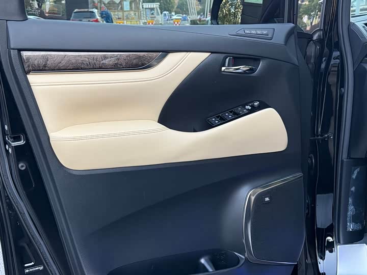 Фото 8 - Toyota Alphard