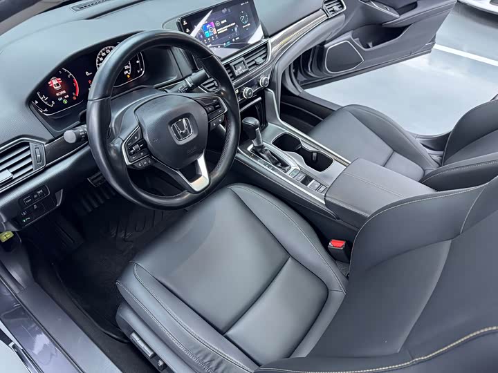 Фото 6 - Honda Accord