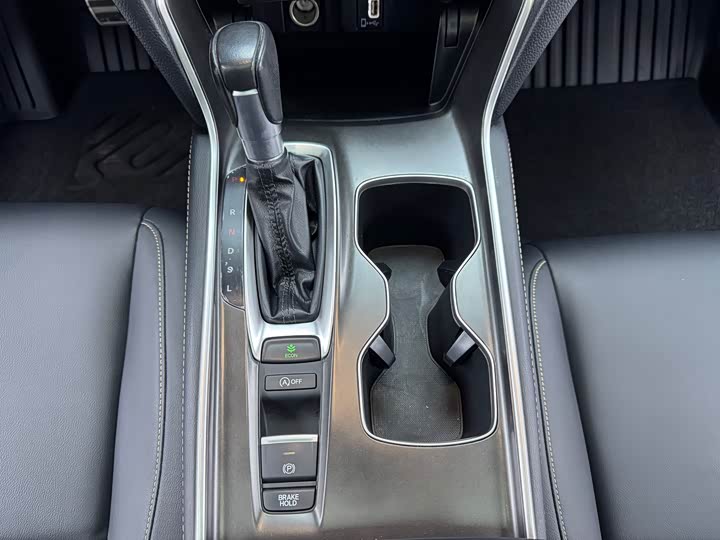 Фото 9 - Honda Accord