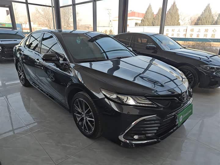 Фото 4 - Toyota Camry