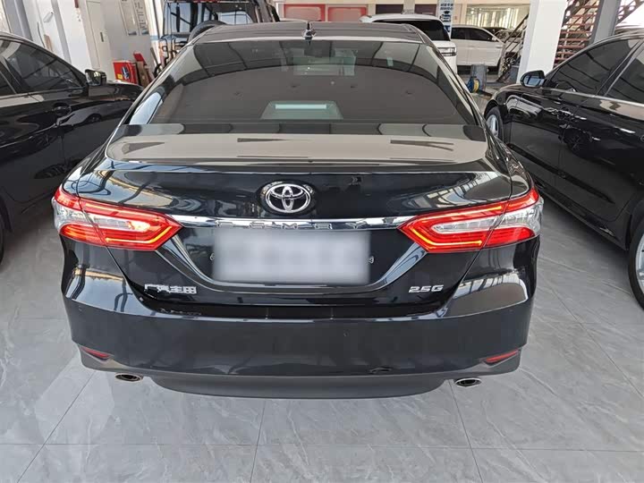 Фото 6 - Toyota Camry