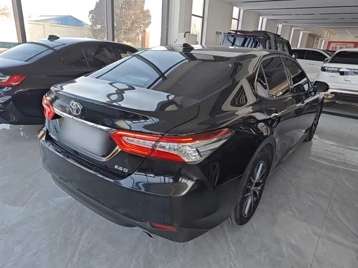 Фото 7 - Toyota Camry