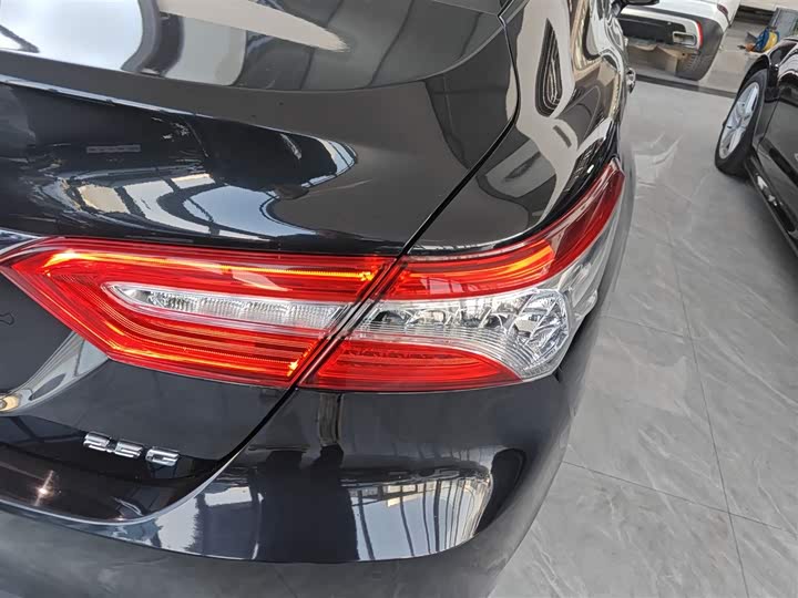 Фото 8 - Toyota Camry