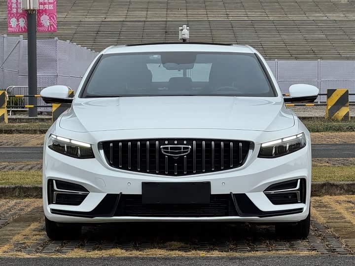 Фото 2 - Geely Preface