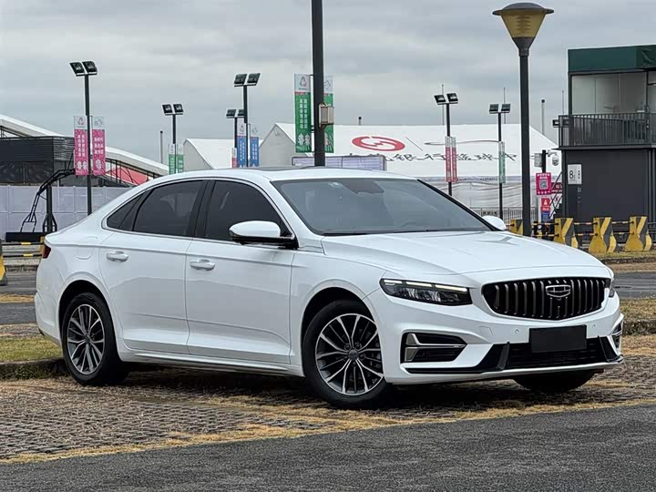 Фото 3 - Geely Preface