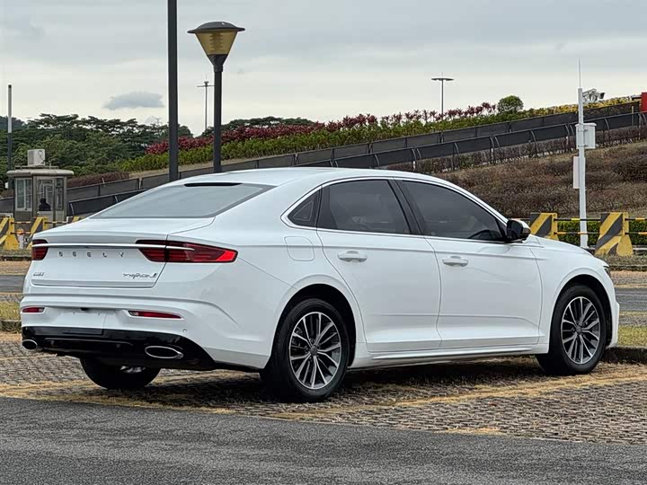 Фото 4 - Geely Preface