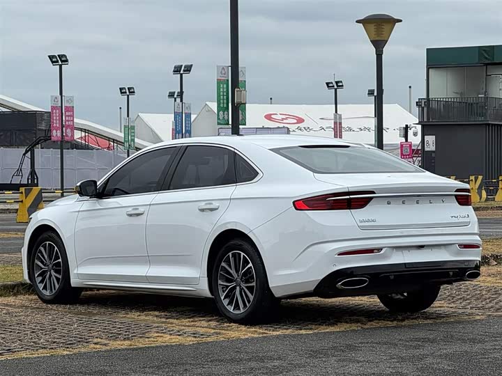 Фото 6 - Geely Preface