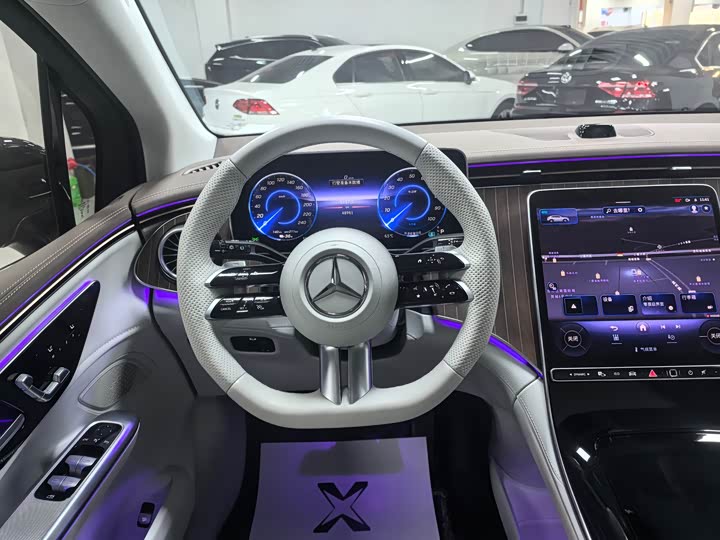 Фото 8 - Mercedes-Benz EQE SUV