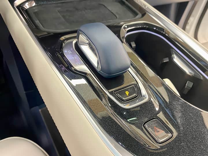 Фото 9 - Zeekr 009