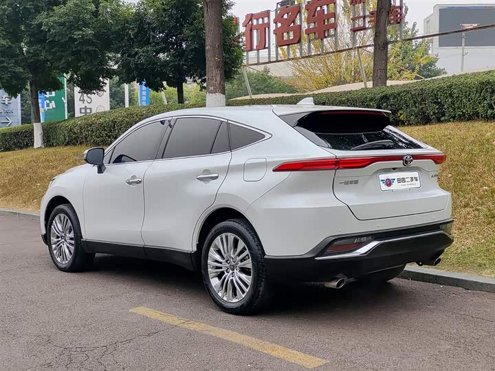 Фото 4 - Toyota Harrier