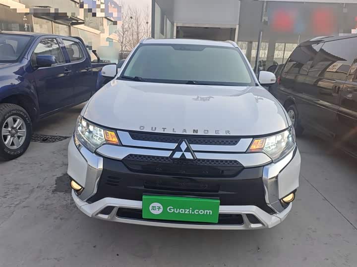 Фото 3 - Mitsubishi Outlander