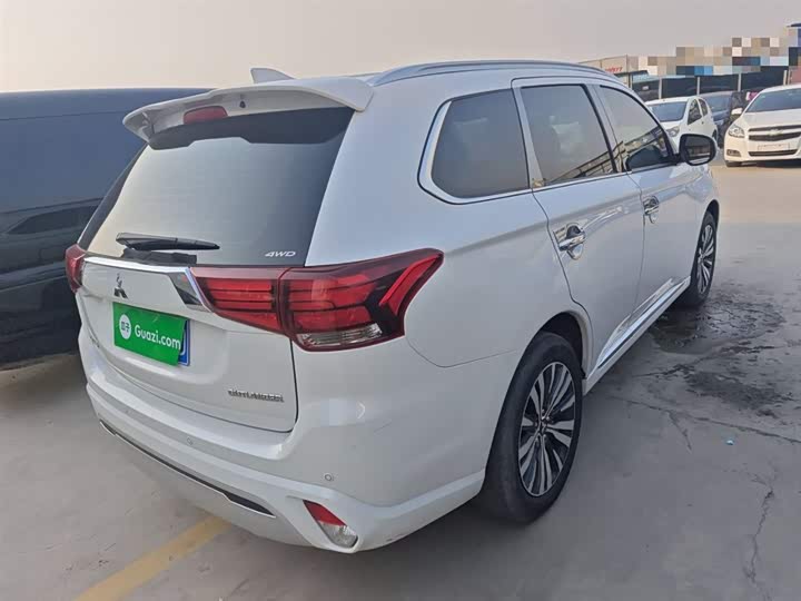 Фото 7 - Mitsubishi Outlander