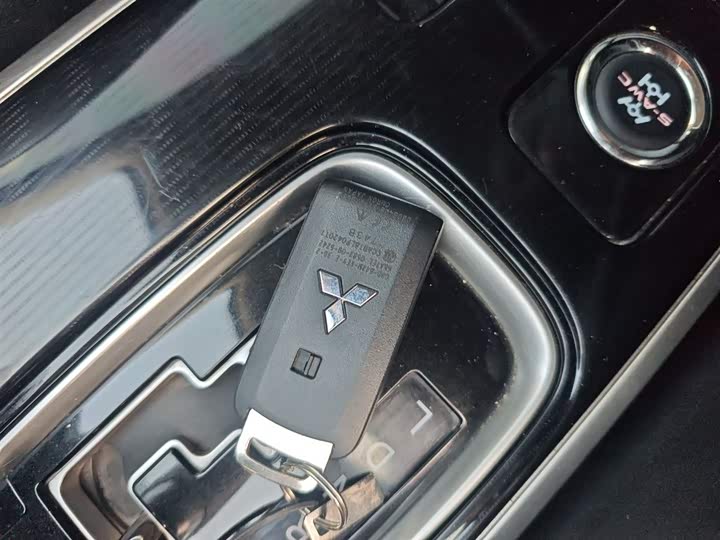 Фото 9 - Mitsubishi Outlander