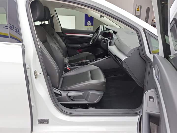 Фото 8 - Volkswagen Golf