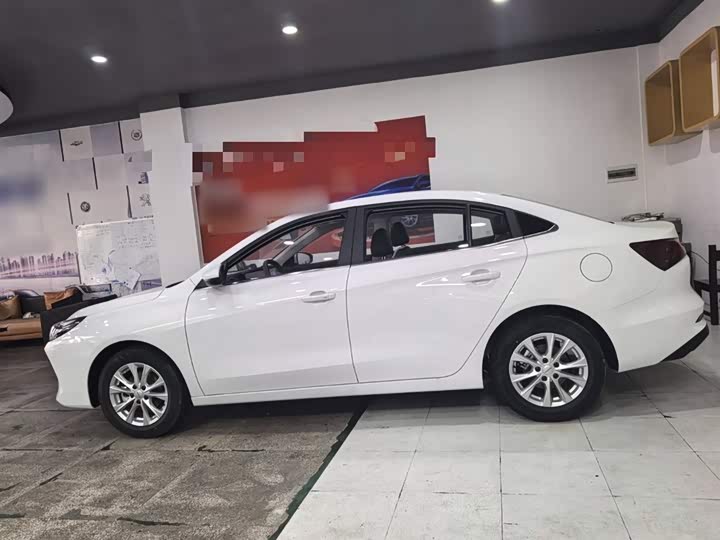 Фото 5 - Roewe i5