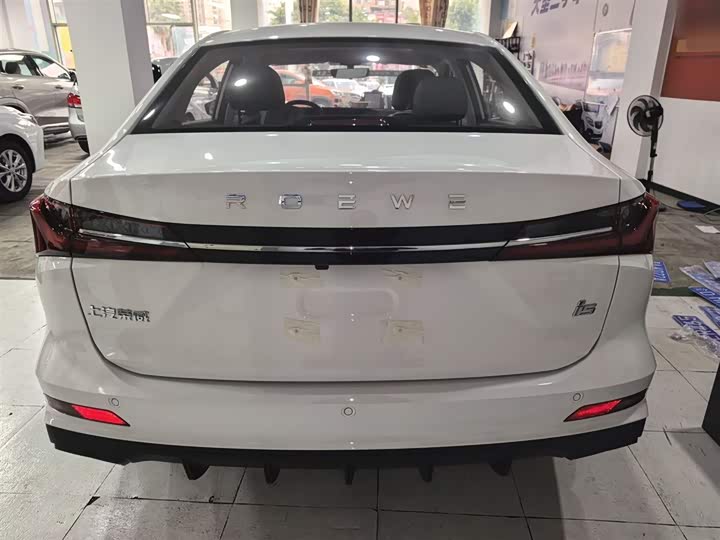 Фото 6 - Roewe i5