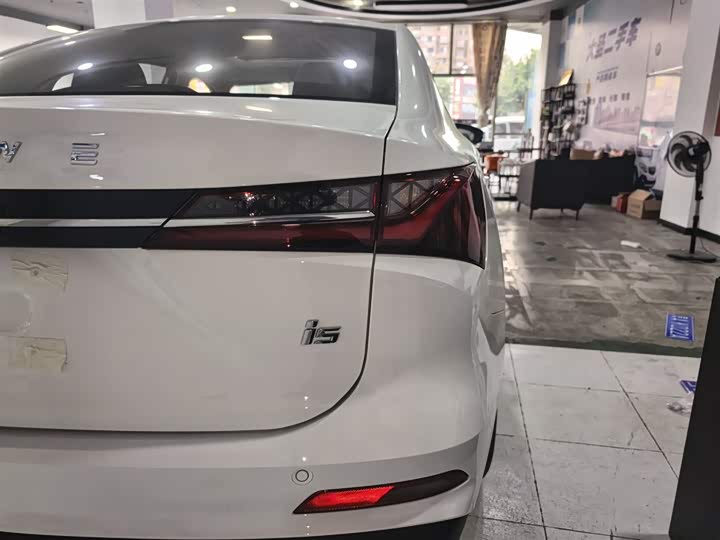 Фото 8 - Roewe i5