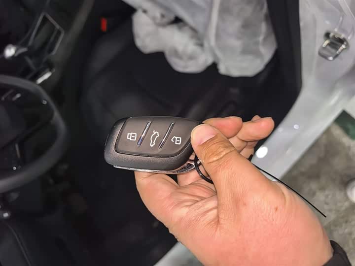 Фото 9 - Roewe i5