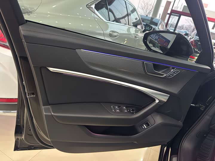 Фото 8 - Audi A6L