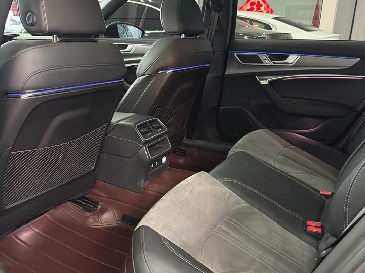 Фото 9 - Audi A6L