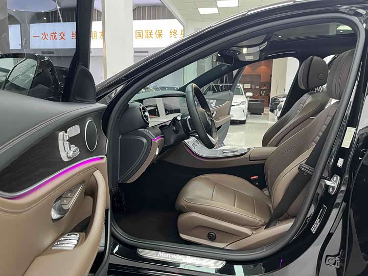 Фото 4 - Mercedes-Benz E-Class