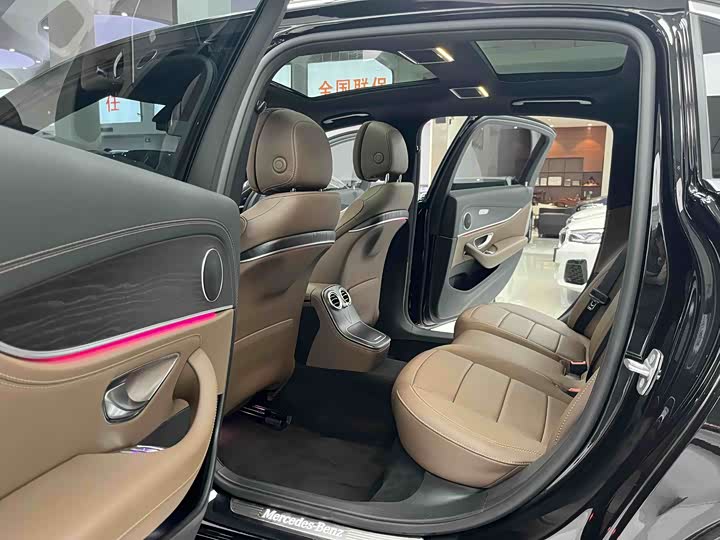 Фото 5 - Mercedes-Benz E-Class