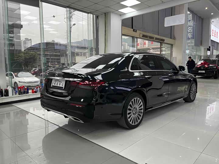 Фото 6 - Mercedes-Benz E-Class