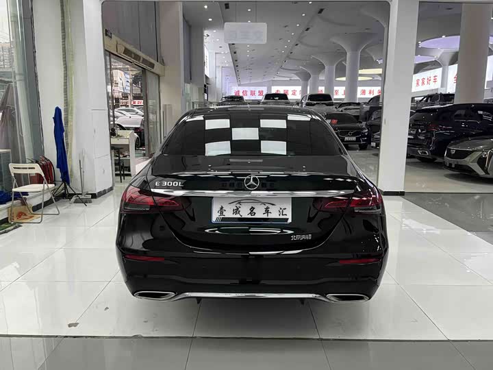 Фото 7 - Mercedes-Benz E-Class