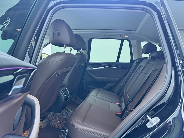 Фото 8 - BMW iX3